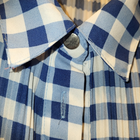 My Collection button down sleeveless blouse - Picture 2 of 5